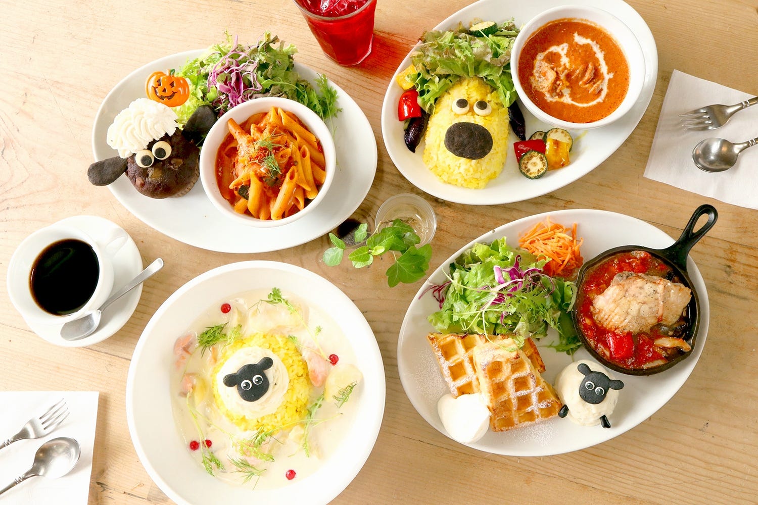 「ひつじのショーンカフェ」東京・吉祥寺に誕生 フォトジェニックなメニュー&限定グッズが可愛すぎ