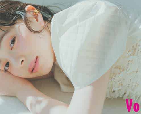 アンジュルム上國料萌衣、“儚げかわいい”春メイク披露 Juice=Juice井上玲音とのお揃い衣装も