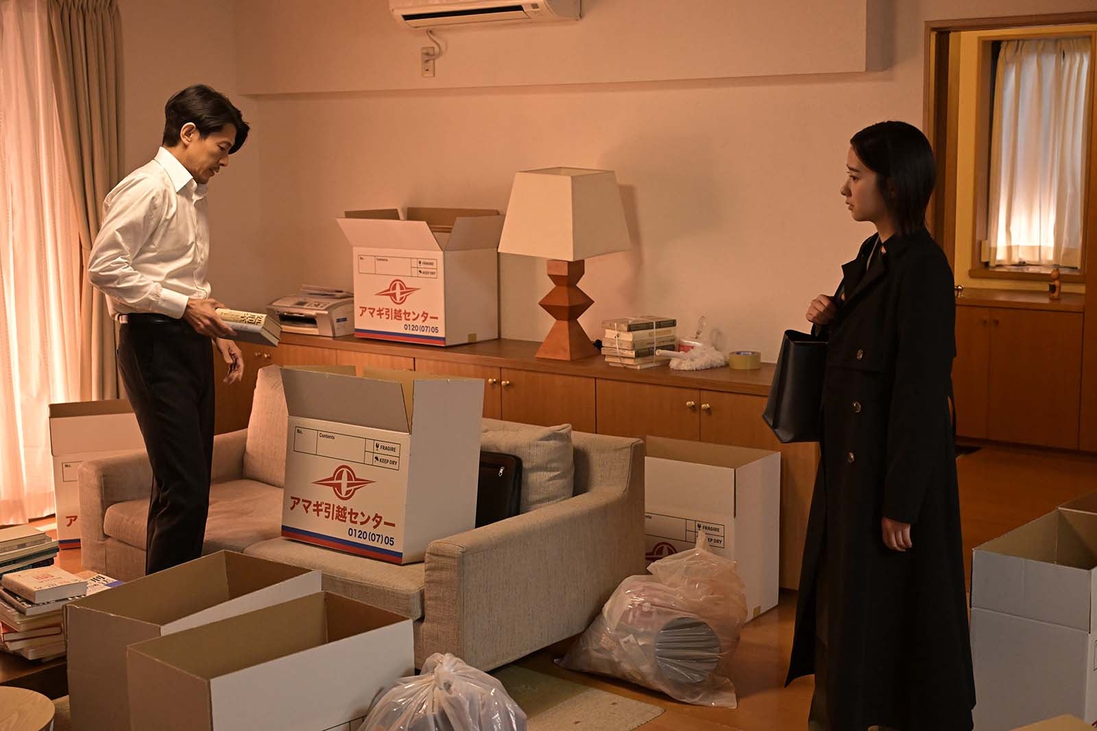 藤木直人、堀田真由「アンチヒーロー」第5話より（C）TBS