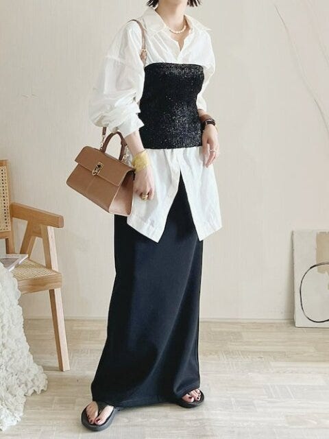 コーデ　スカート　黒