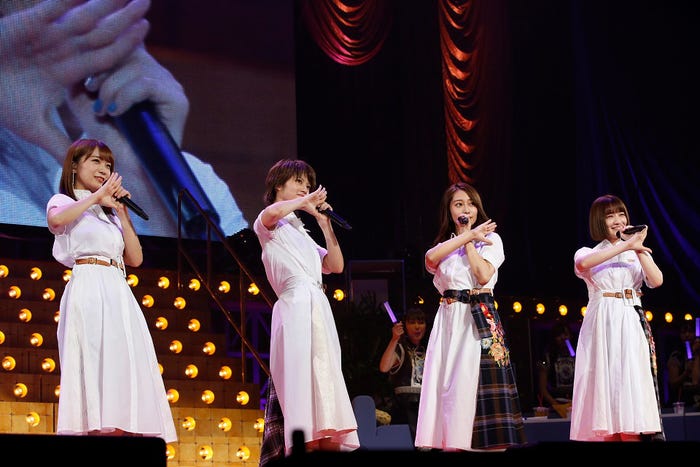 秋元真夏、若月佑美、桜井玲香、中田花奈/乃木坂46「若月佑美 卒業セレモニー」(提供写真)