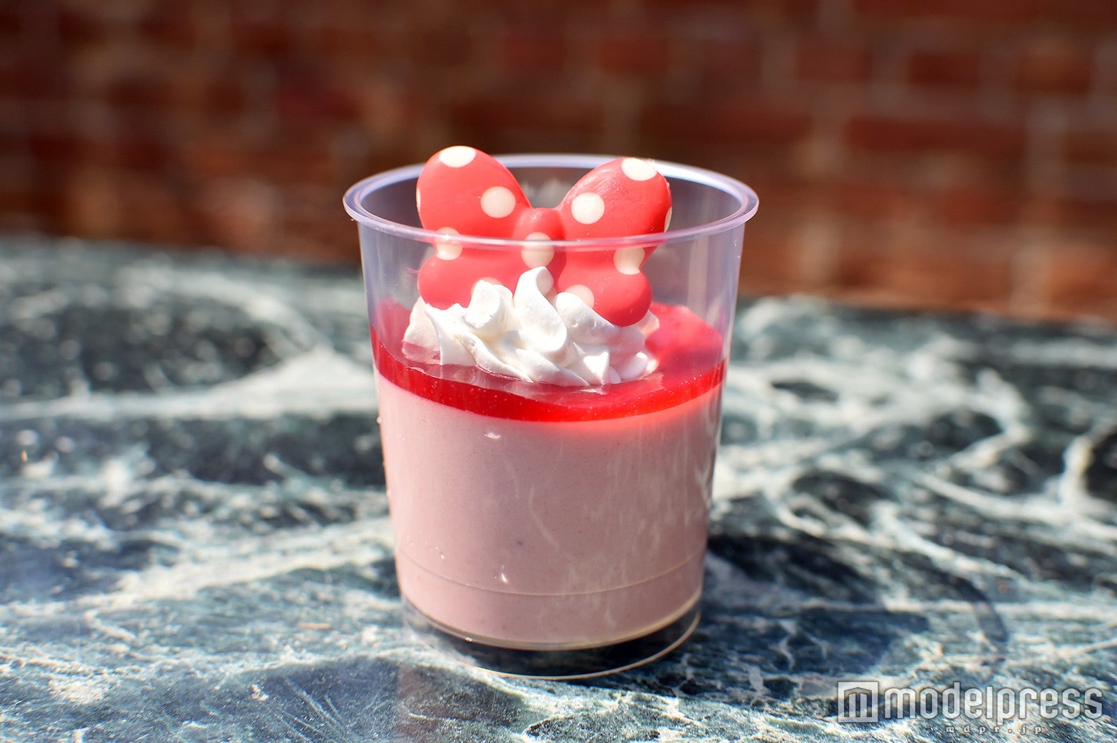 ストロベリームース／「東京ディズニーシー15周年“ザ・イヤー・オブ・ウィッシュ”」（C）モデルプレス