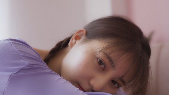 日向坂46小坂菜緒、1st写真集タイトル「君は誰？」に決定 本人