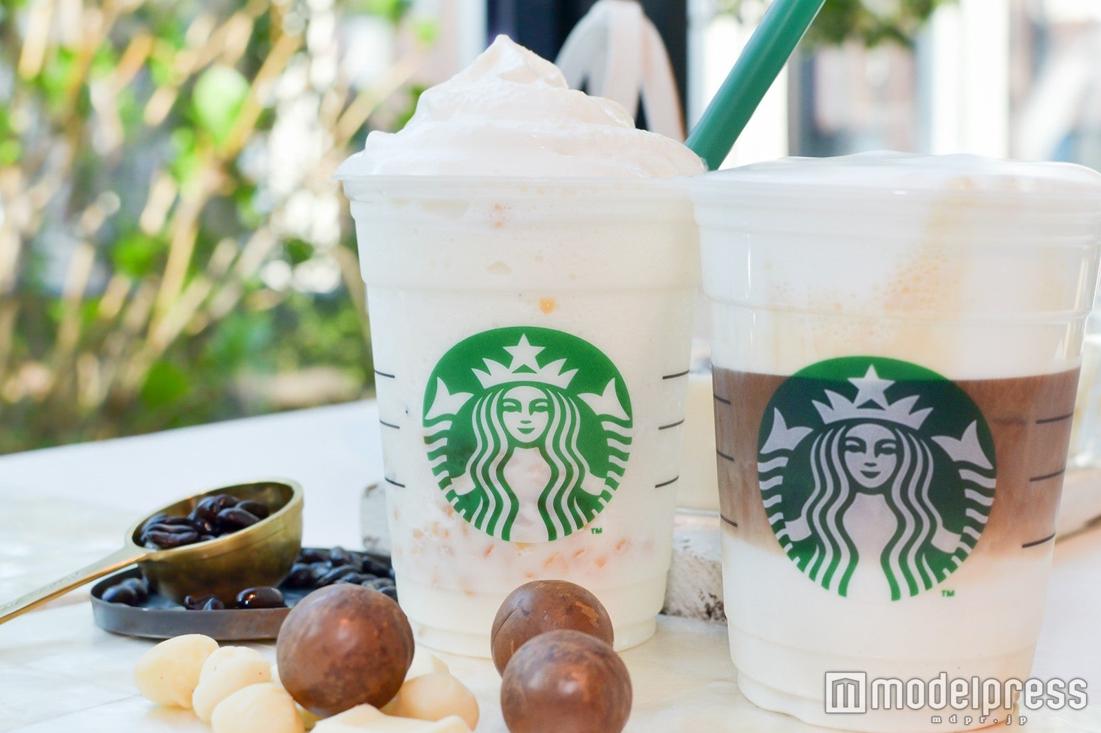 スタバ“白いコーヒー”が驚きの味わい　新作ラテ＆フラペチーノ試飲レポ