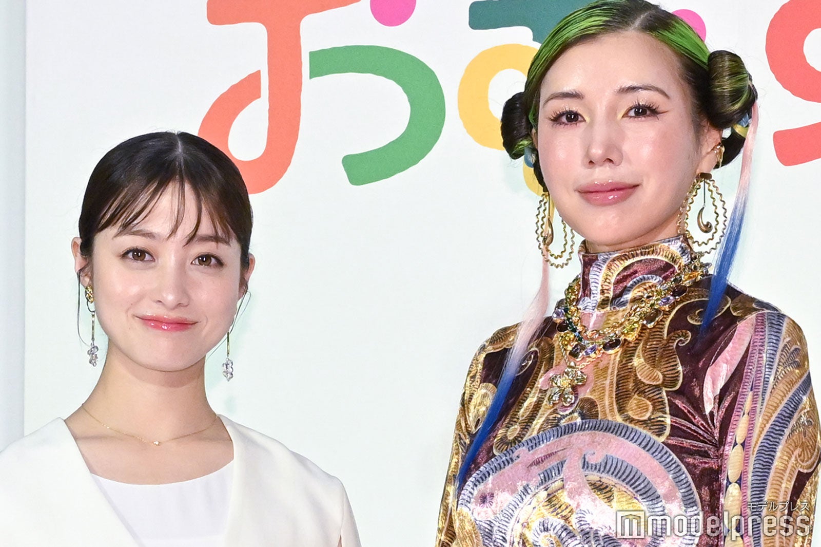 橋本環奈、仲里依紗（C）モデルプレス