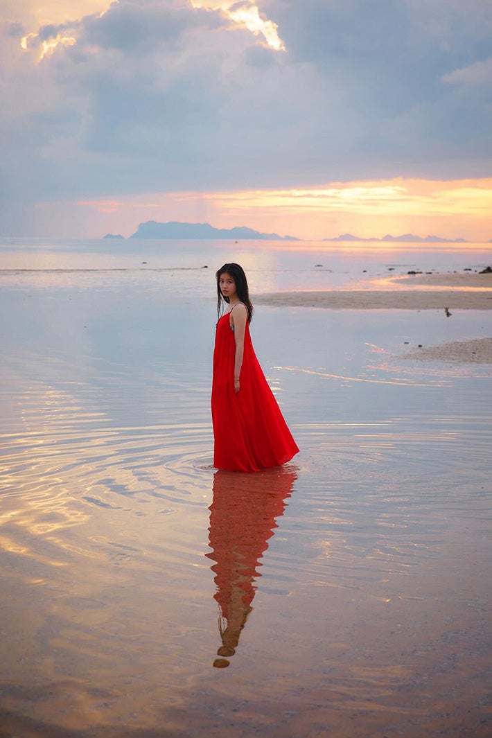 今田美桜、ほっそり二の腕披露“絵画のような”裏表紙アザーカット特別公開 ヒット写真集9度目重版【ラストショット】