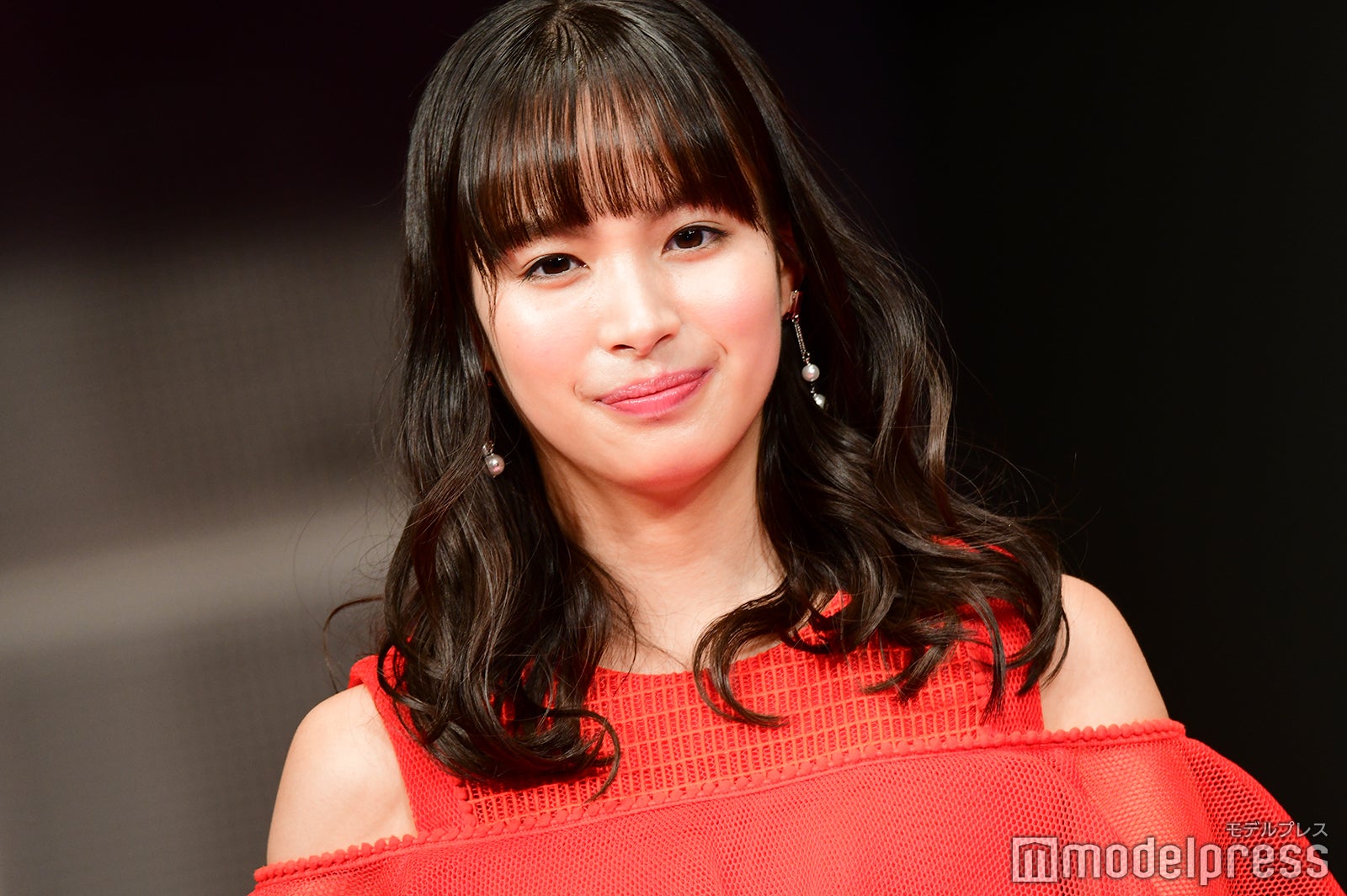 ロングヘアの関水渚（C）モデルプレス