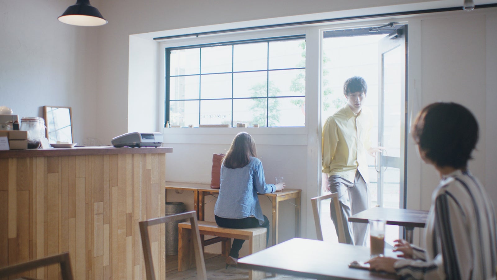 坂口健太郎／「じぶんにやさしく」篇より（提供写真）