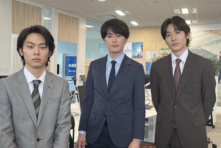 間宮祥太朗「真夏のシンデレラ」共演の後輩・秋谷郁甫とスーツ姿のオフショット「目の保養」「先輩後輩コンビ」の声