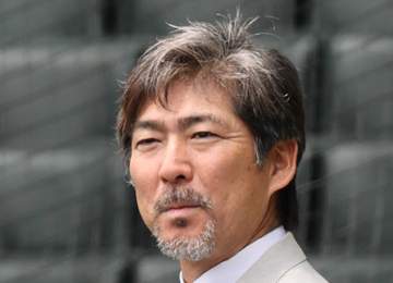 日本ハム＆巨人でMVP獲得 ミスターフルスイングの近影が「たまらん」「かっこいい構え」現役時代と変わらない構え「これぞ小笠原道大」