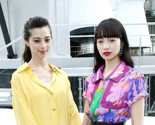 小松菜奈・中条あやみ、パリで美麗2ショット 「CHANEL」フロントロウゲストで来場
