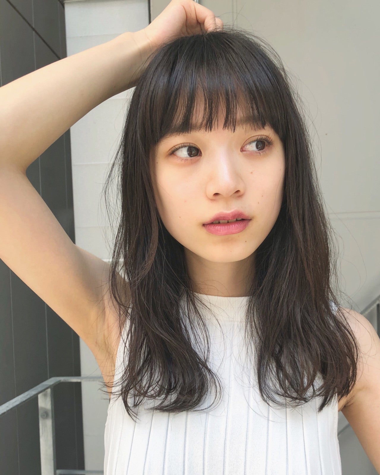 前髪ありの黒髪ヘアで「モテ♡」を呼び込む大人可愛いを狙ってみない？ モデルプレス