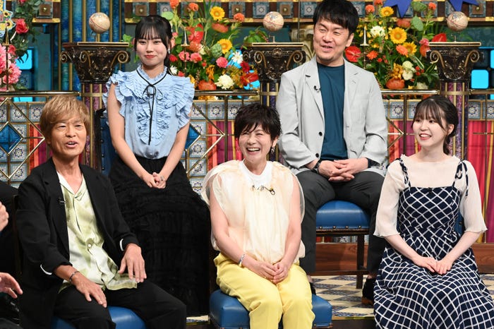 (上段左から)本望あやか、土田晃之(下段左から)古谷徹、小林由美子、伊駒ゆりえ(C)日本テレビ