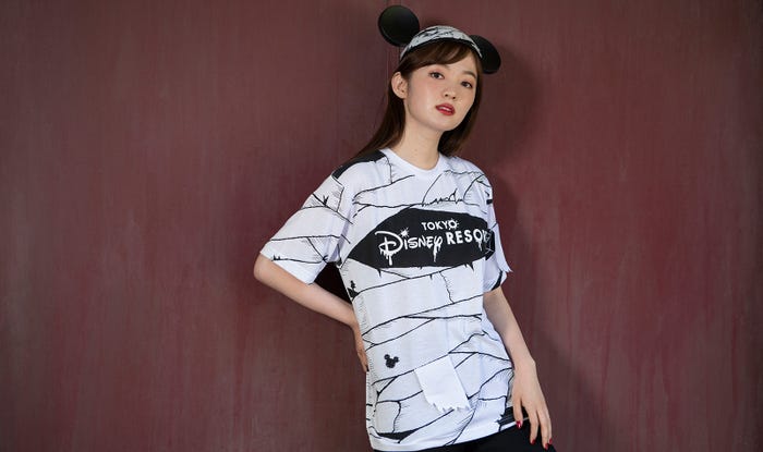 T シャツ(M/L)各2,800円、ミッキーのイヤーハット2,000円 (C)Disney