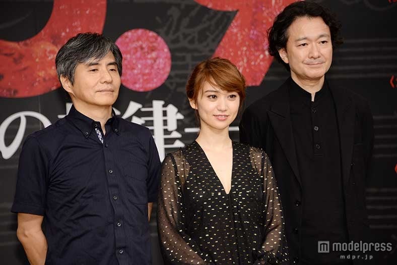 （左から）中島かずき氏、大島優子、白井晃氏