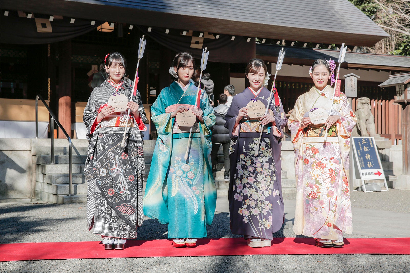 （左から）大園桃子、山下美月、渡辺みり愛、向井葉月（提供写真）