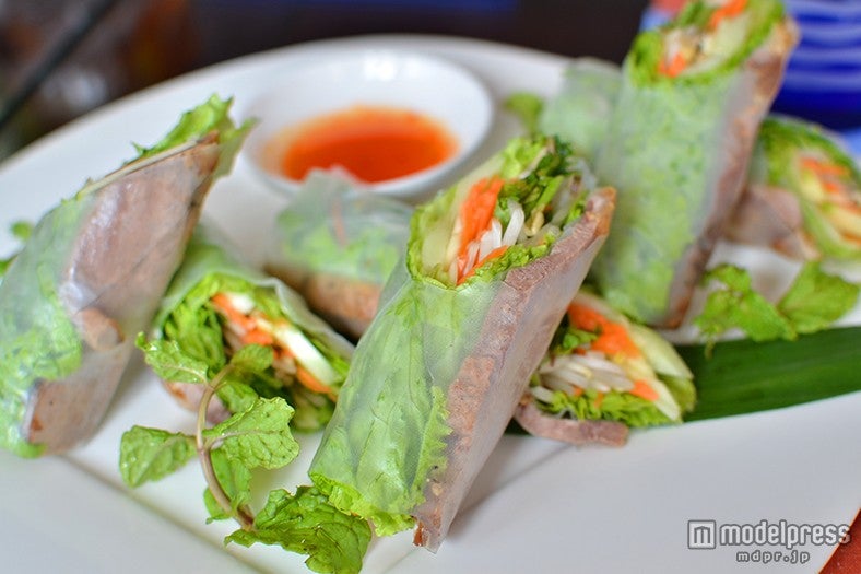 肉とハーブをバランスよく摂れるヘルシーな生春巻き
