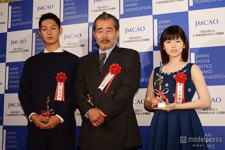 左より：工藤阿須加、藤竜也、小芝風花