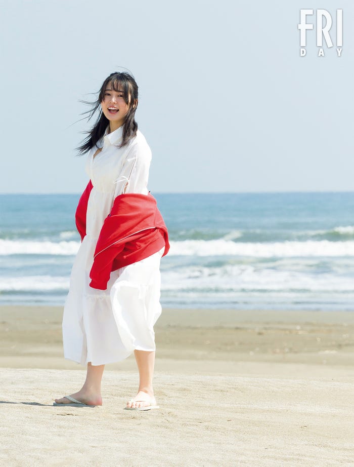 白濱美兎/撮影:Takeo Dec./講談社「FRIDAY」5月23日(金)発売号より