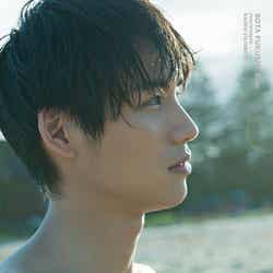 福士蒼汰写真集「Blue」(ワニブックス刊、2013年9月20日発売)撮影:藤本薫