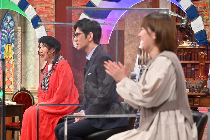 (左から)室井滋、柴田英嗣、サーヤ (C)テレビ朝日