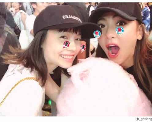 GENKING&島崎遥香、夏祭りでの仲良しショットに反響「美人2人」「笑顔が素敵」