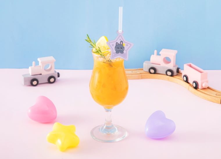 オレンジドリンク　税込1,090円（C）2025 SM ENTERTAINMENT JAPAN （C）SM Ent.