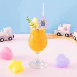 オレンジドリンク 税込1,090円(C)2025 SM ENTERTAINMENT JAPAN (C)SM Ent.