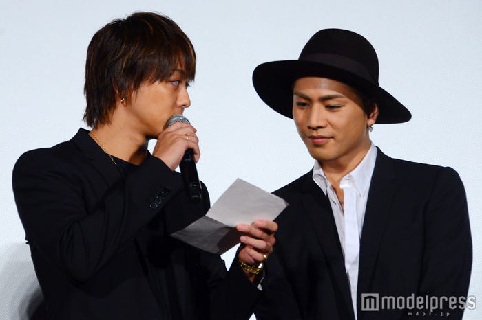 来場者からの質問に答えるTAKAHIROと登坂広臣(C)モデルプレス