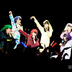 ライブイベント「unBORDE Xmas PARTY」に登場したチームしゃちほこ/all photo by 橋本塁