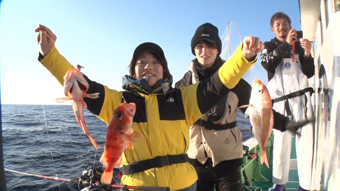 巨大魚ハンターJK・千葉百々絵さん、翔(C)日本テレビ