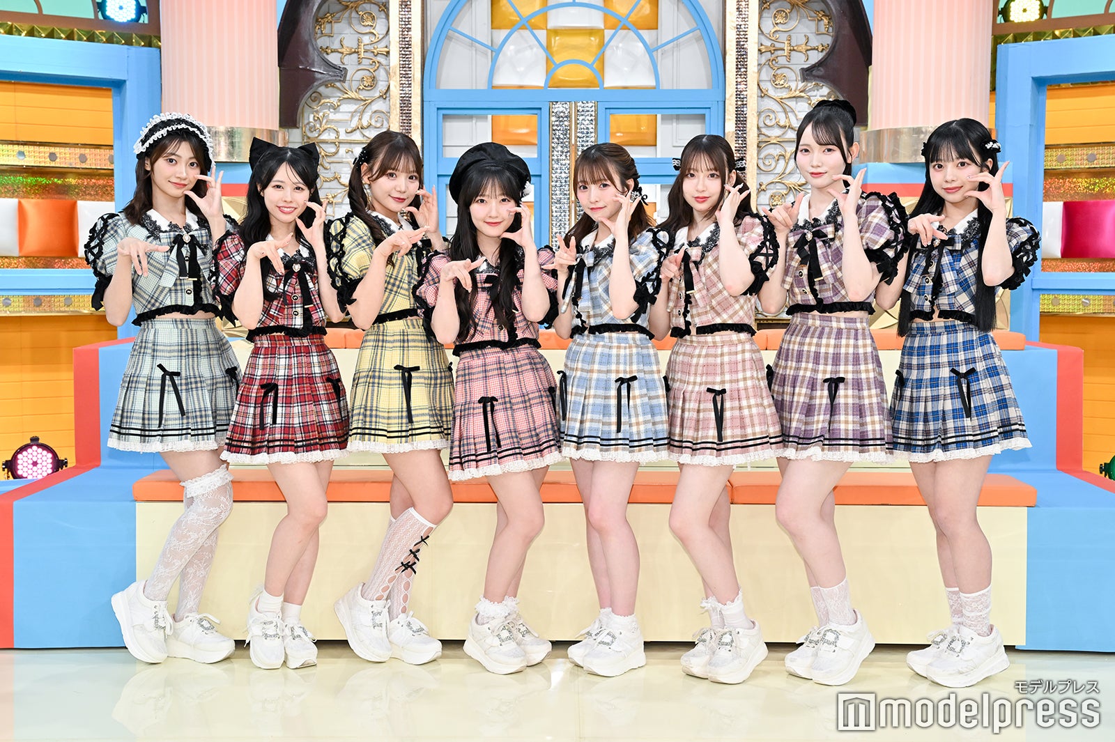 （左から）板倉可奈、佐野愛花、古澤里紗、川本笑瑠、梅田みゆ、桜庭遥花、真鍋凪咲、増田彩乃（C）モデルプレス