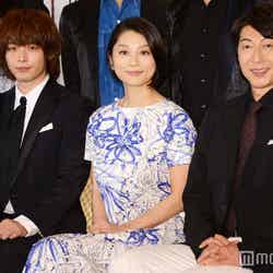 （左より）中村倫也、小池栄子、篠井英介（C）モデルプレス