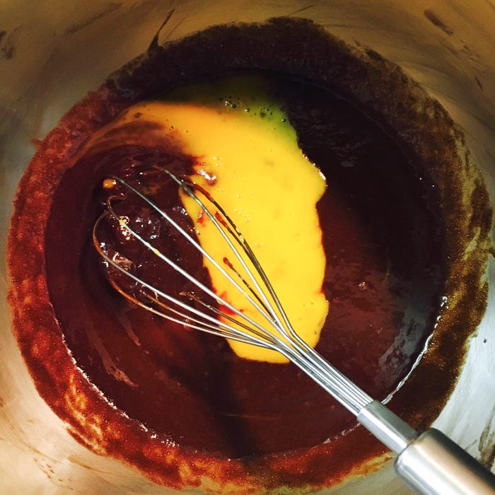 チョコを溶かして…/画像提供:柏原歩