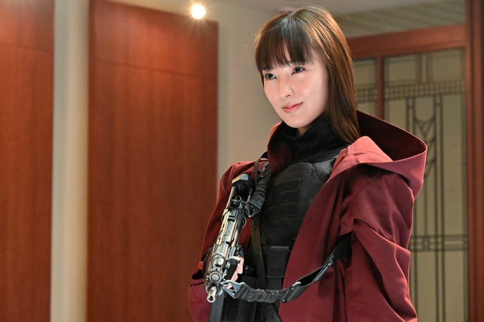 宮本茉由「新空港占拠」第1話より(C)日本テレビ