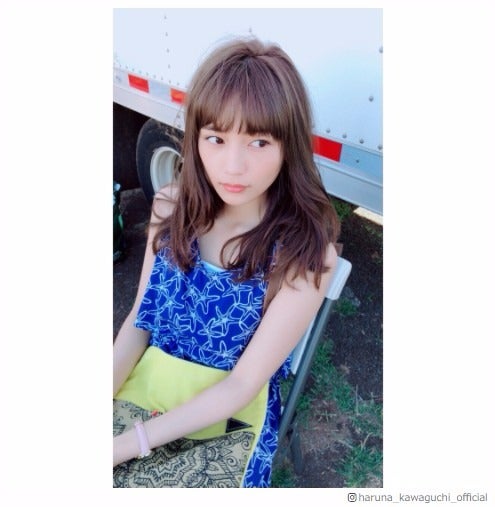 川口春奈、ほっそり二の腕あらわ キュートな表情に注目集まる