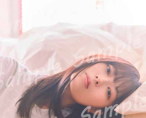 乃木坂46岩本蓮加、オフモードでリラックス 封入ポストカード解禁【いたずらな風】