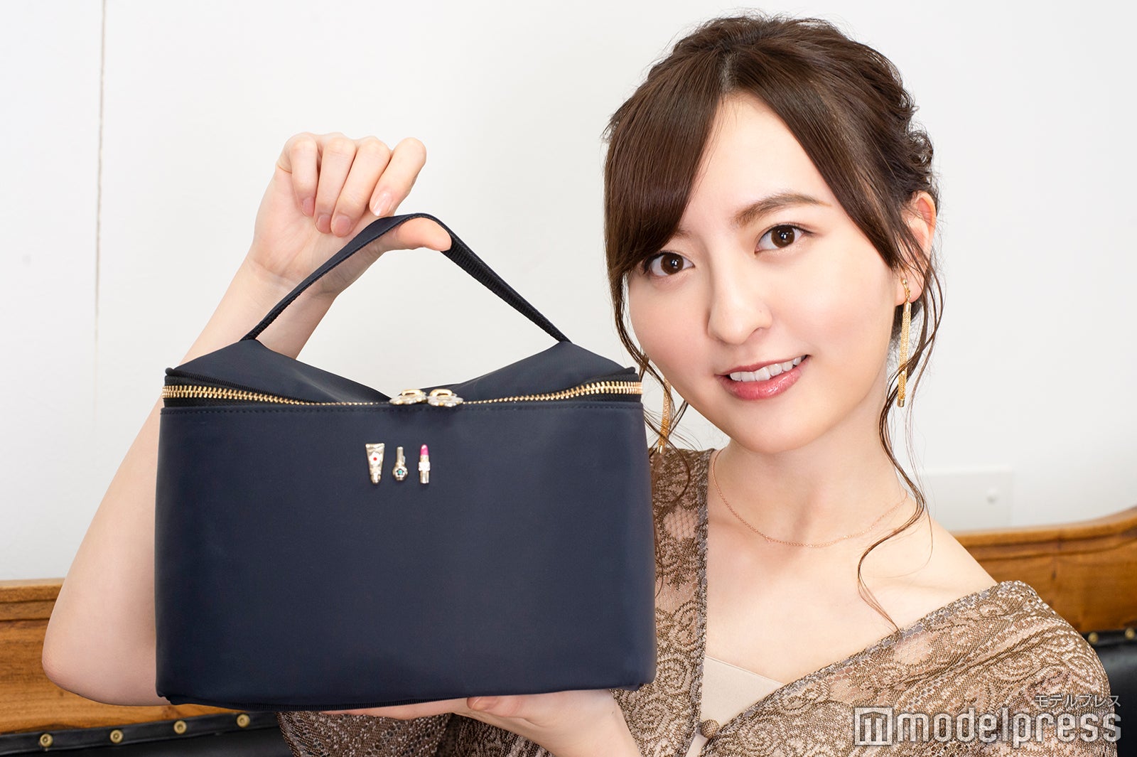 ＜HKT48森保まどか・私物コスメポーチの中身全公開＞メンバーも愛用する神コンシーラー、「欠かせない」オトナ色リップとは？