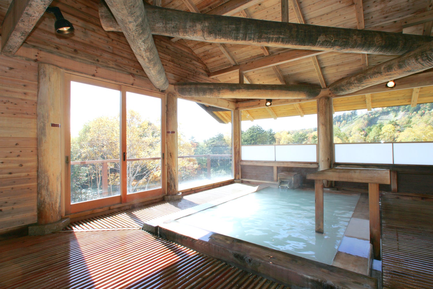 万天の湯／画像提供：万座温泉-日進舘