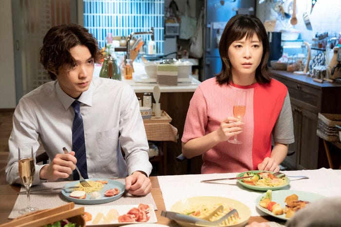 磯村勇斗、上野樹里/「持続可能な恋ですか?~父と娘の結婚行進曲~」第9話より(C)TBS