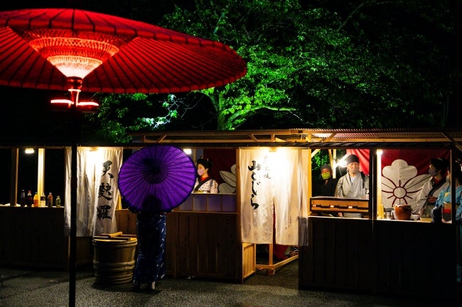 江戸の屋台に舌鼓／画像提供：江戸ワンダーランド 日光江戸村