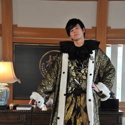 岩永徹也「仮面ライダージオウ」出演決定 “神から王へ”強烈個性を発揮