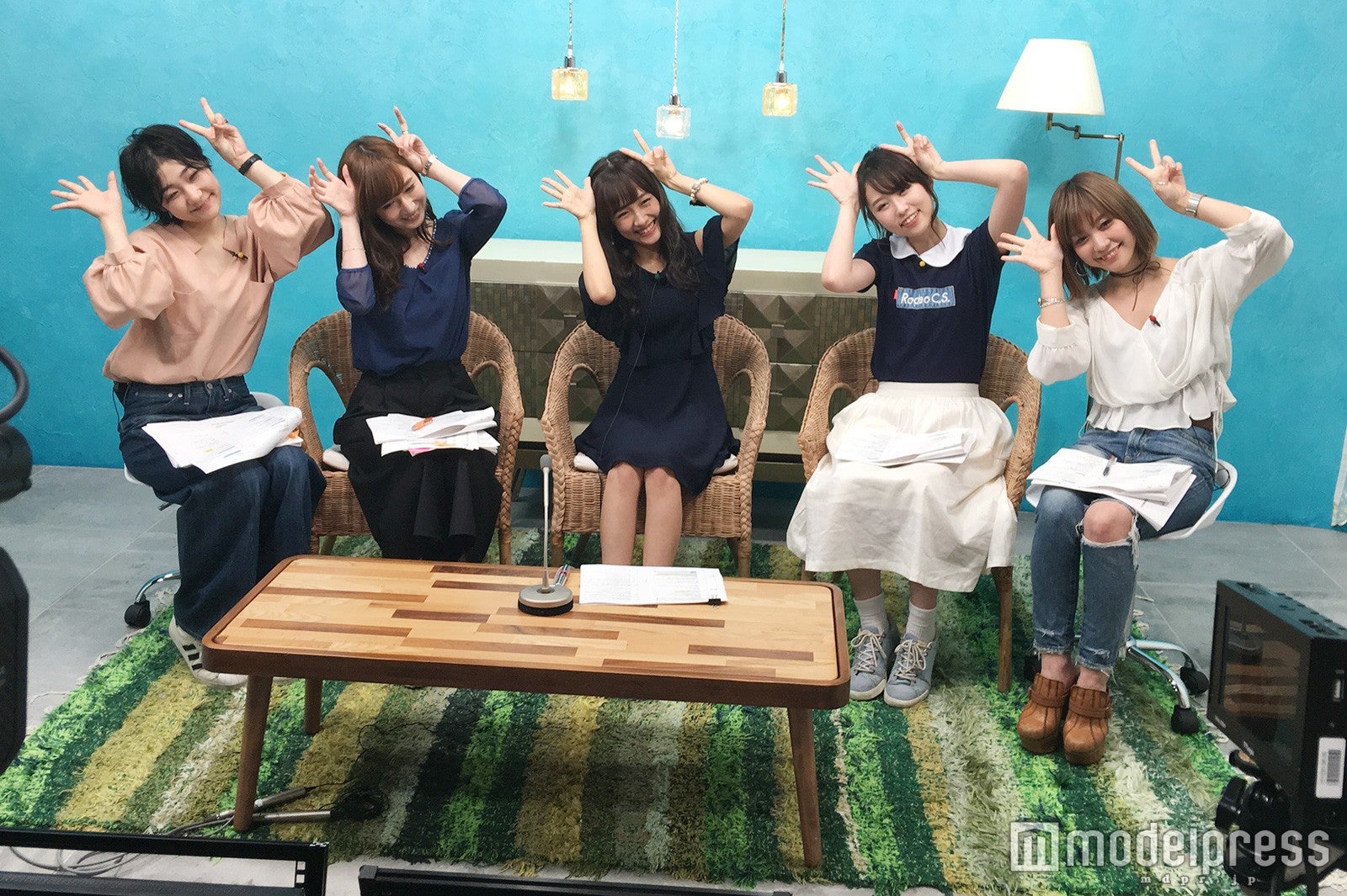 「ナナイロ～SATURDAY～」生放送の様子／左から：さいとうなる、藤野友里恵、前田希美、まつきりな、久恒美菜（C）モデルプレス