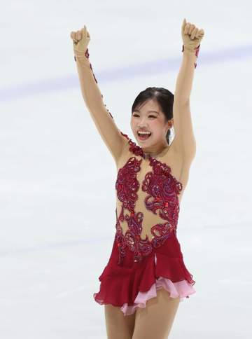 中井亜美が「やったー！」圧巻首位発進！SP自己ベスト80.27点にビックリ「まさか80点も出るとは」五輪メダリストが貫禄、シニア国際大会デビューの島田麻央を上回る