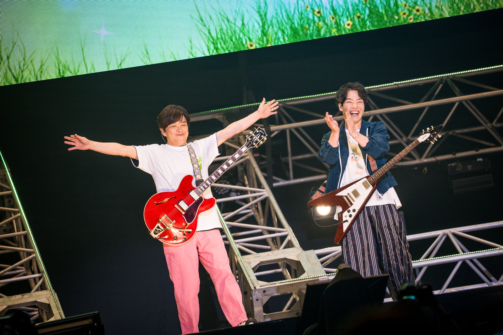 武田真一アナウンサー、マカロニえんぴつ（C）ハタサトシ／高田梓／ヨシモリユウナ