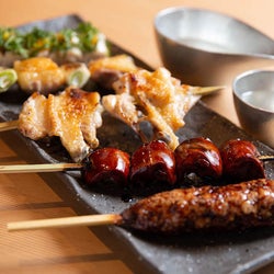 焼き鳥の名店『床島』から独立オープン!新鮮なフランス鶏を絶妙な火入れで味わう『焼き鳥 峠』【神楽坂】