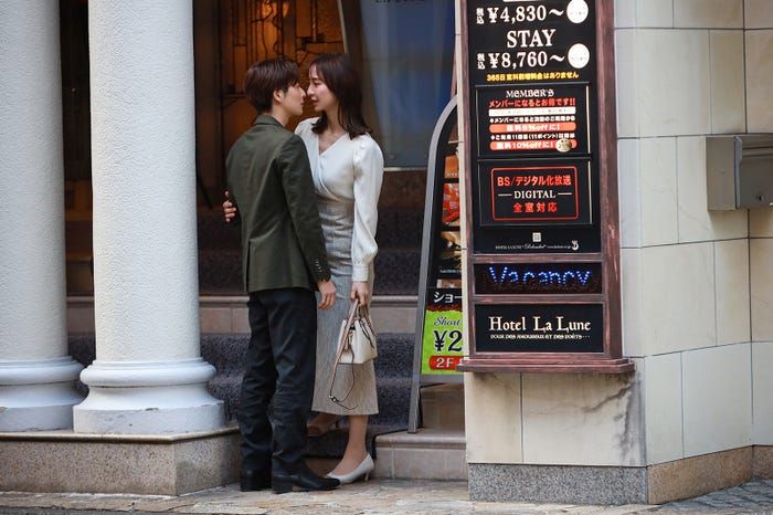 小池徹平、篠田麻里子(C)テレビ朝日