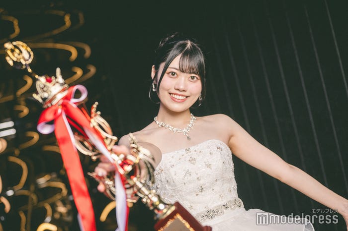 堤彩乃さん(C)モデルプレス