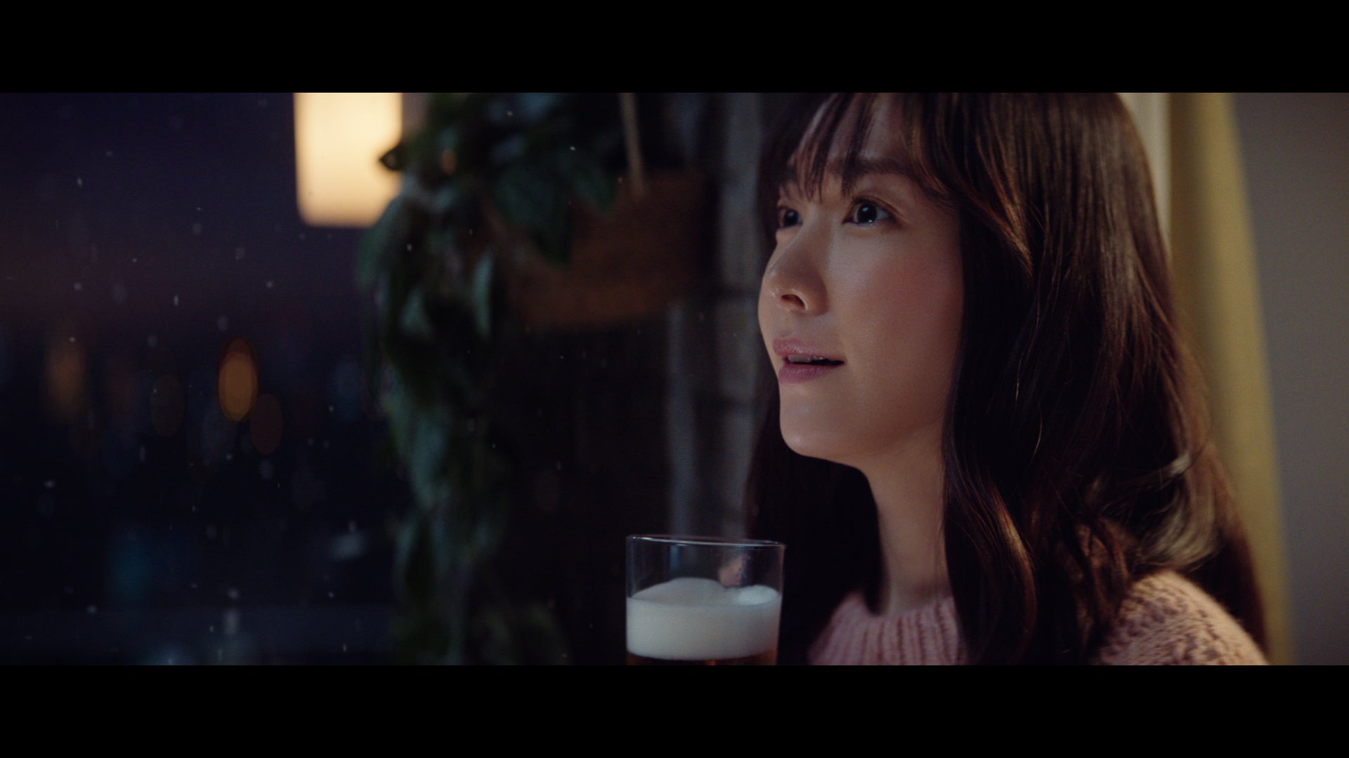 新垣結衣新CM「2022年もおつかれ生です」篇より（提供写真）