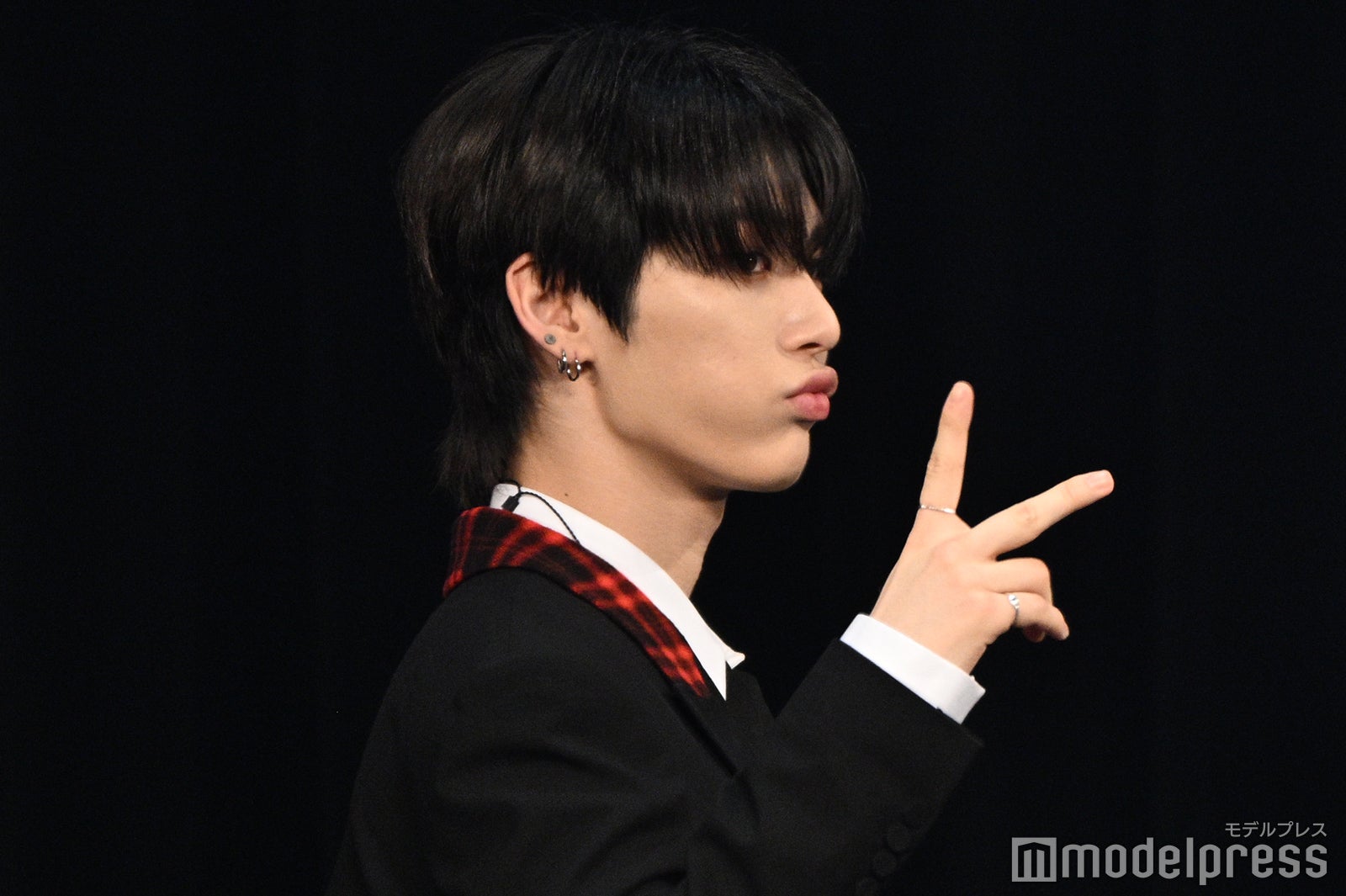 頬を膨らませ「Count To Love」ポーズするTAESAN（テサン）（C）モデルプレス